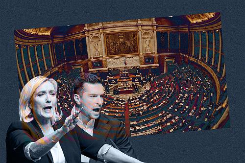 Marine Le Pen et Jordan Bardella avec l'hémicycle en fond