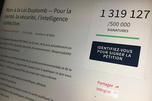 compteur et texte de la pétition contre la loi Duplomb sur le site de l'Assemblée nationale