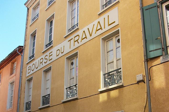 Façade de la Bourse du travail à Carcassonne