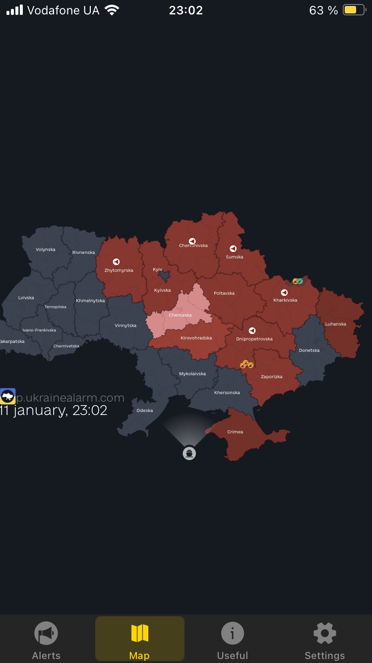 La carte de l'Ukraine dans l'application Air Alerte. Une partie des régions est en rouge. 