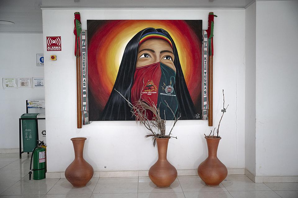 La peinture d'une femme sur un mur. 