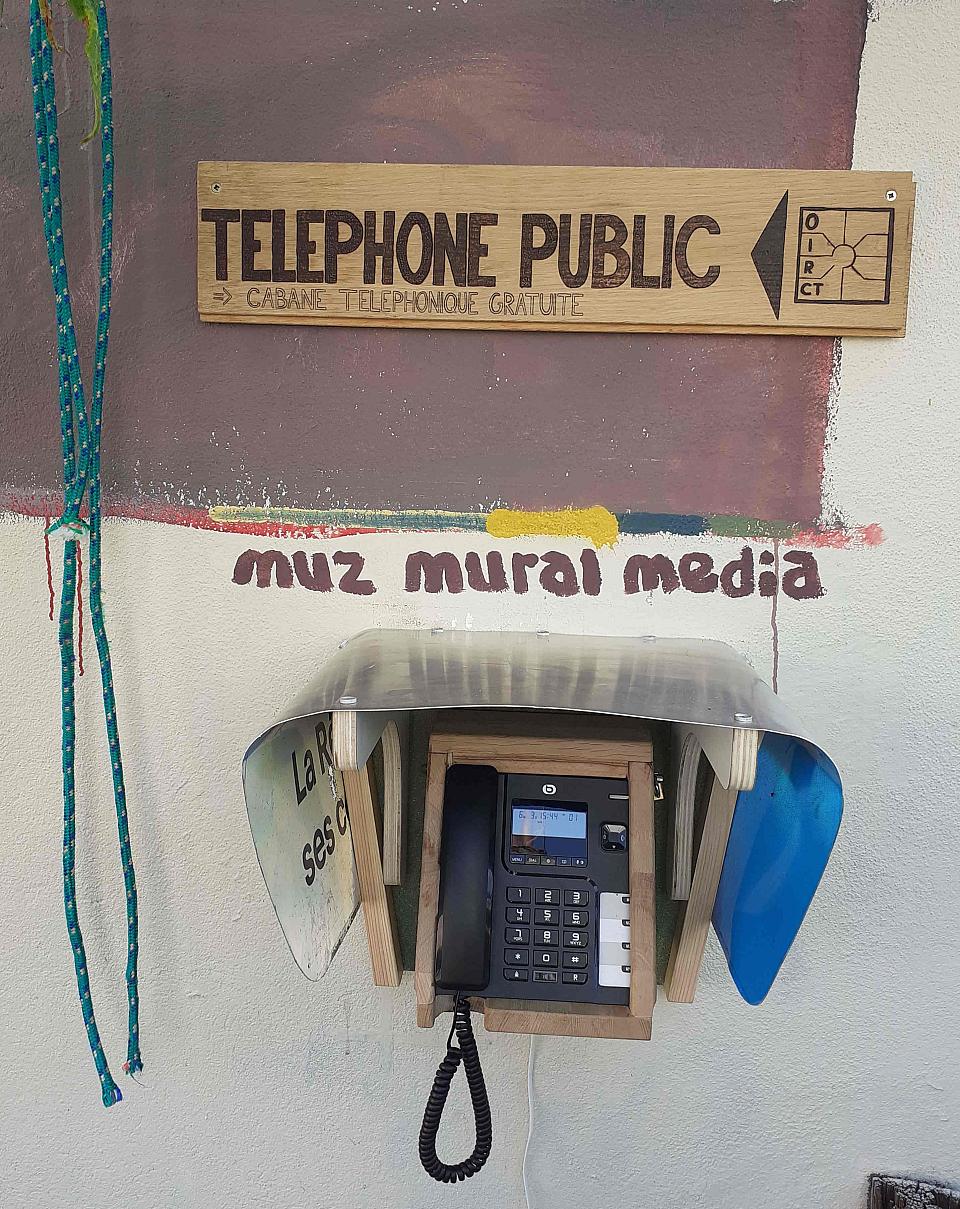 Premier téléphone public réinstallé à Grenoble