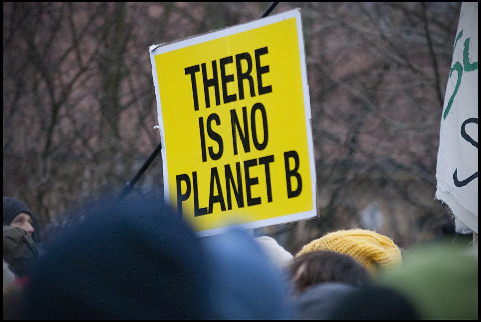Une pancarte "There is no Planet B"