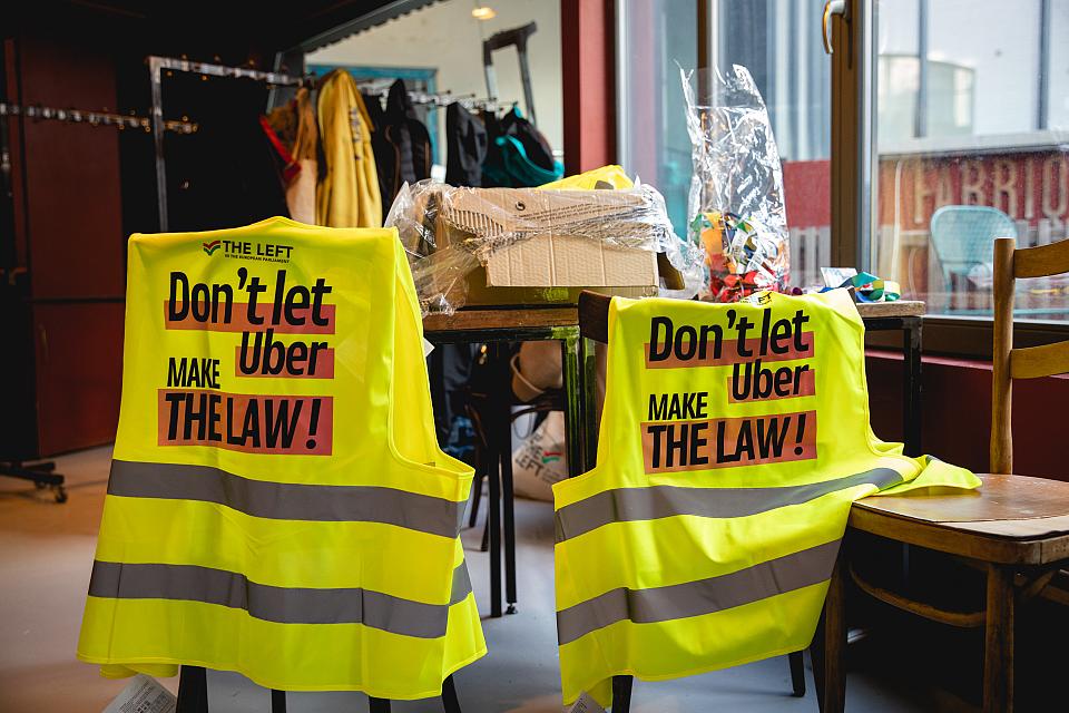 Des gilets jaunes "Ne laissez pas Uber faire la loi!"