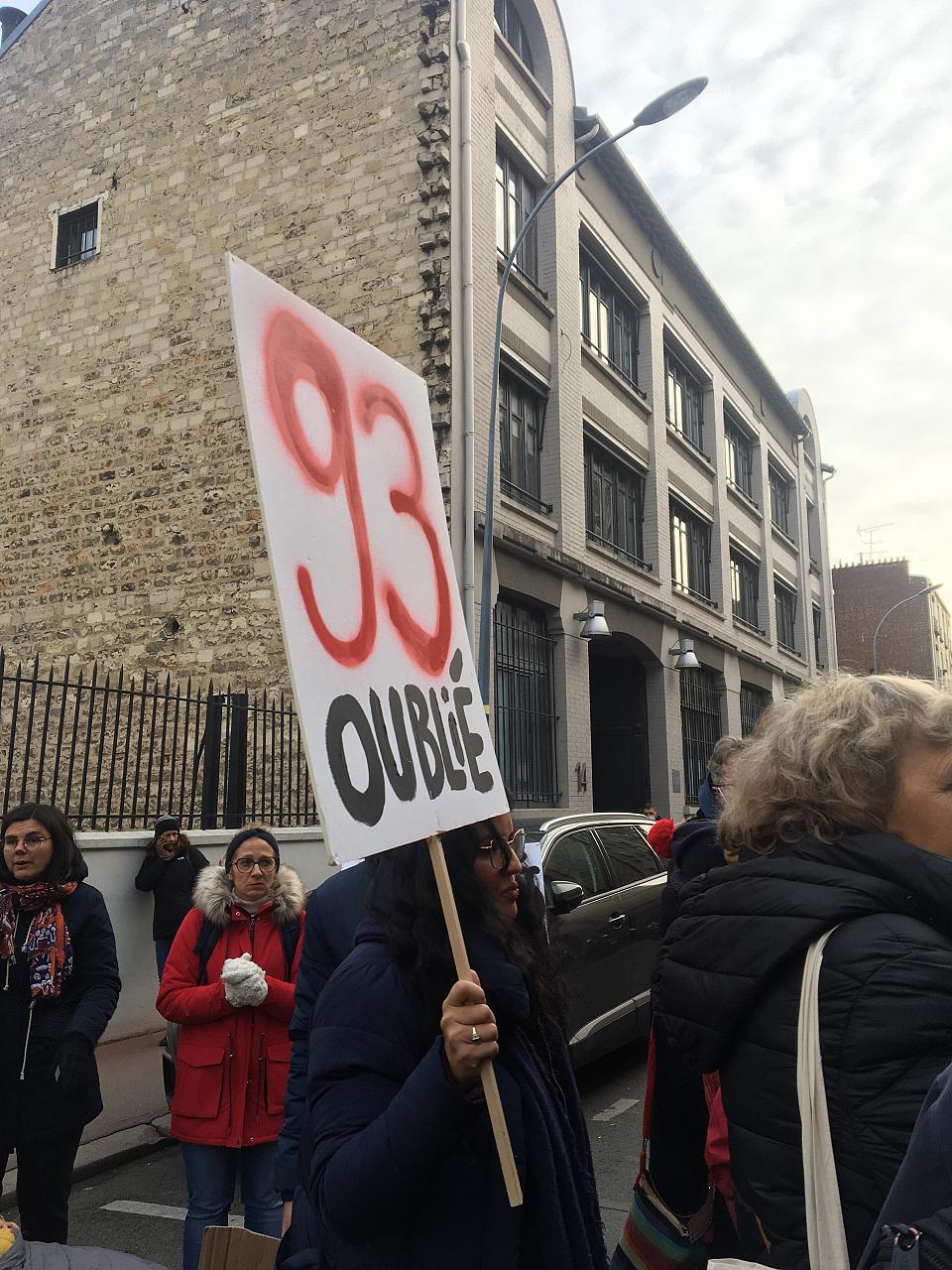 Lors de la mobilisation des parents d'élèves de Saint-Ouen, pour dénoncer le manque de professeurs dans les établissements scolaires de Seine-Saint-Denis.