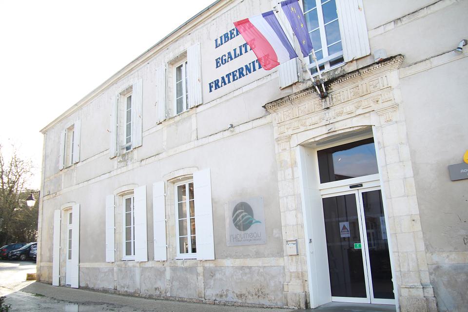façade de la mairie de L'Houmeau