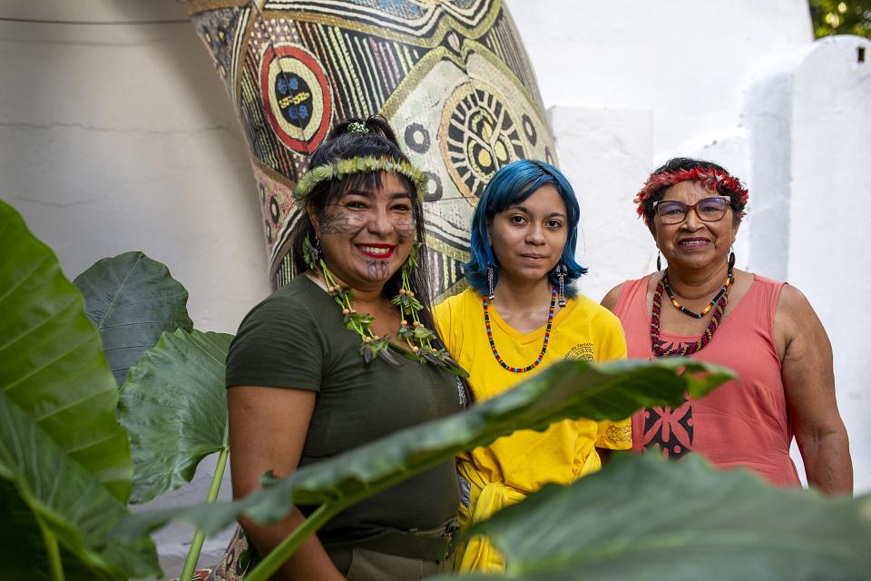 Trois femmes d'âge différent