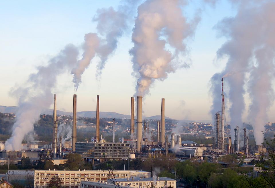 Cet Obscur Traite Qui Menace Les Objectifs Climatiques Europeens Et Pourrait Rapporter Gros Aux Petroliers Basta