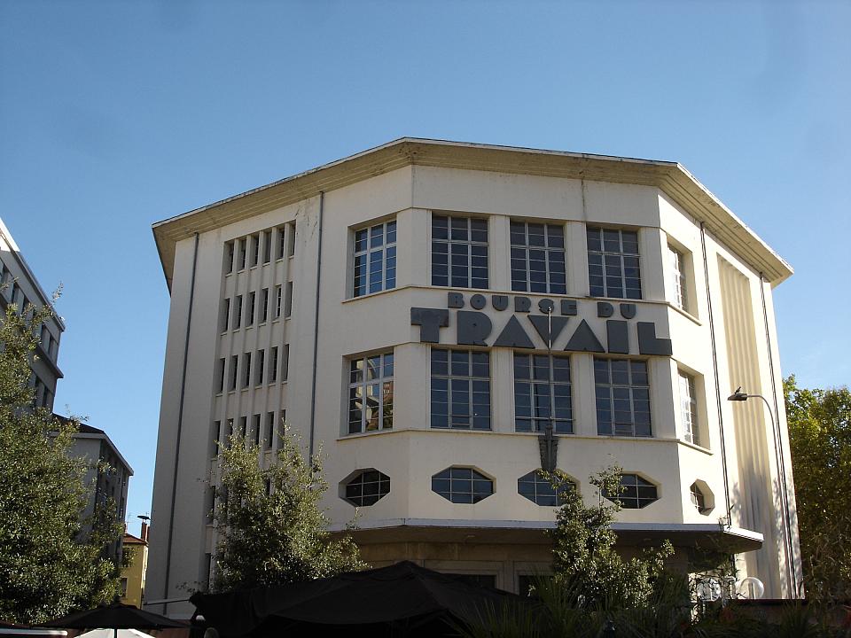 La façade de la Bourse du travail de Lyon.