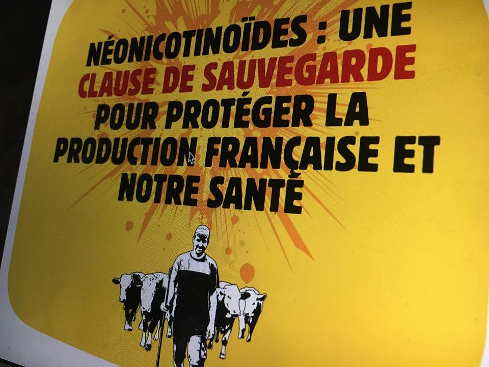 dessin avec un homme conduisant un troupeau de vaches, avec la mention : néonicotinoïdes, une clause de sauvegarde pour protéger la production française et notre santé