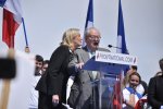 Marine et Jean-Marie Le Pen ensemble à la tribune d'un meeting